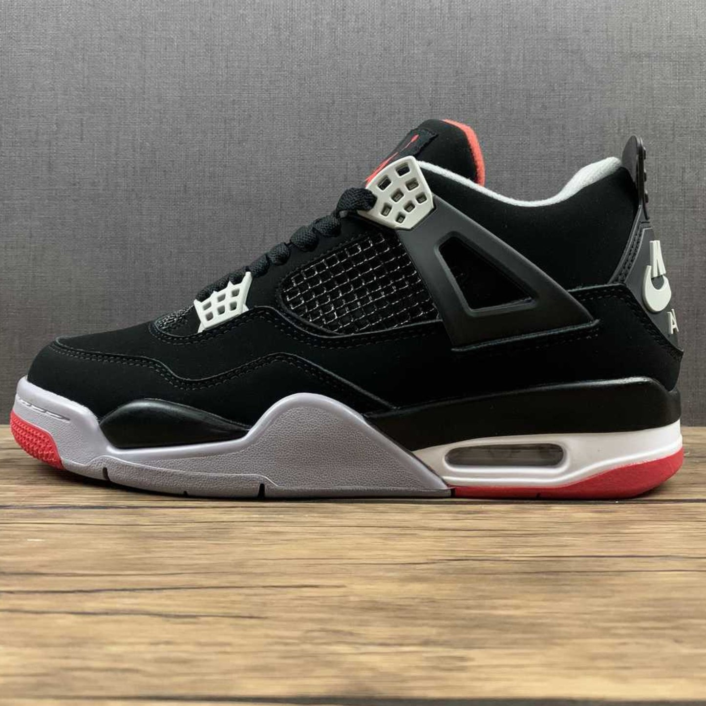 Tênis AJ4 Bred (2019)