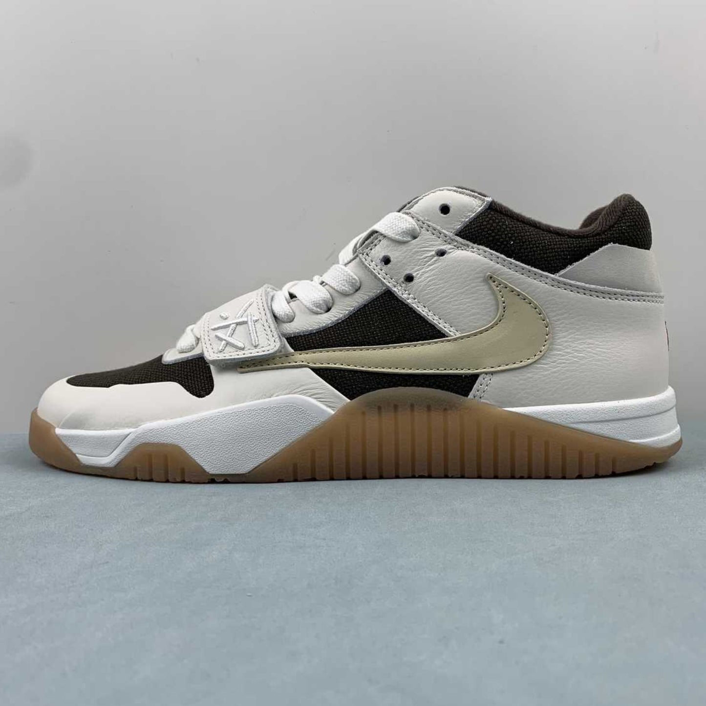 Tênis Travis Scott x AJ Jumpman Jack TR Sail