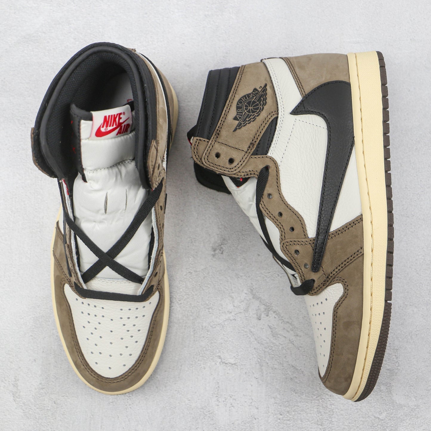 Tênis Travis Scott x AJ1 Retro High Dark Mocha