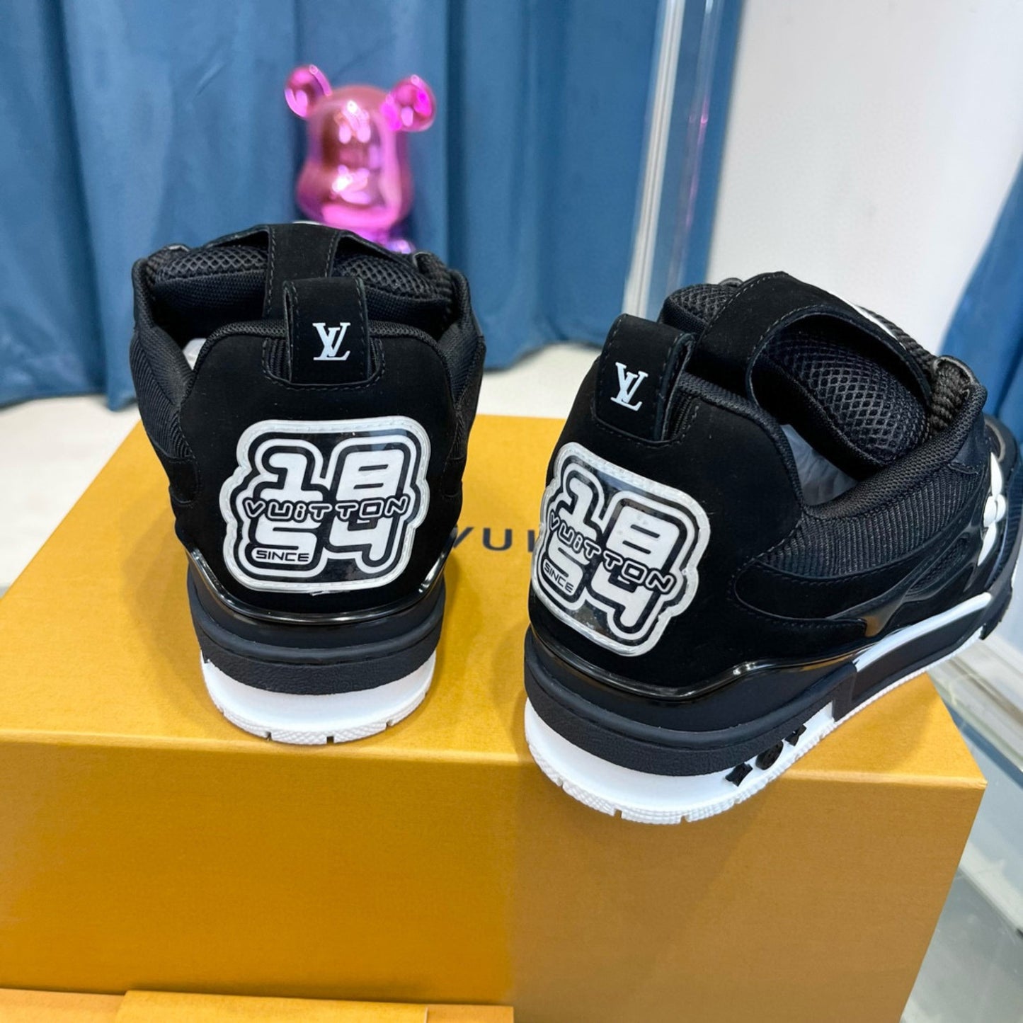 Tênis LV Skate Preto com Branco