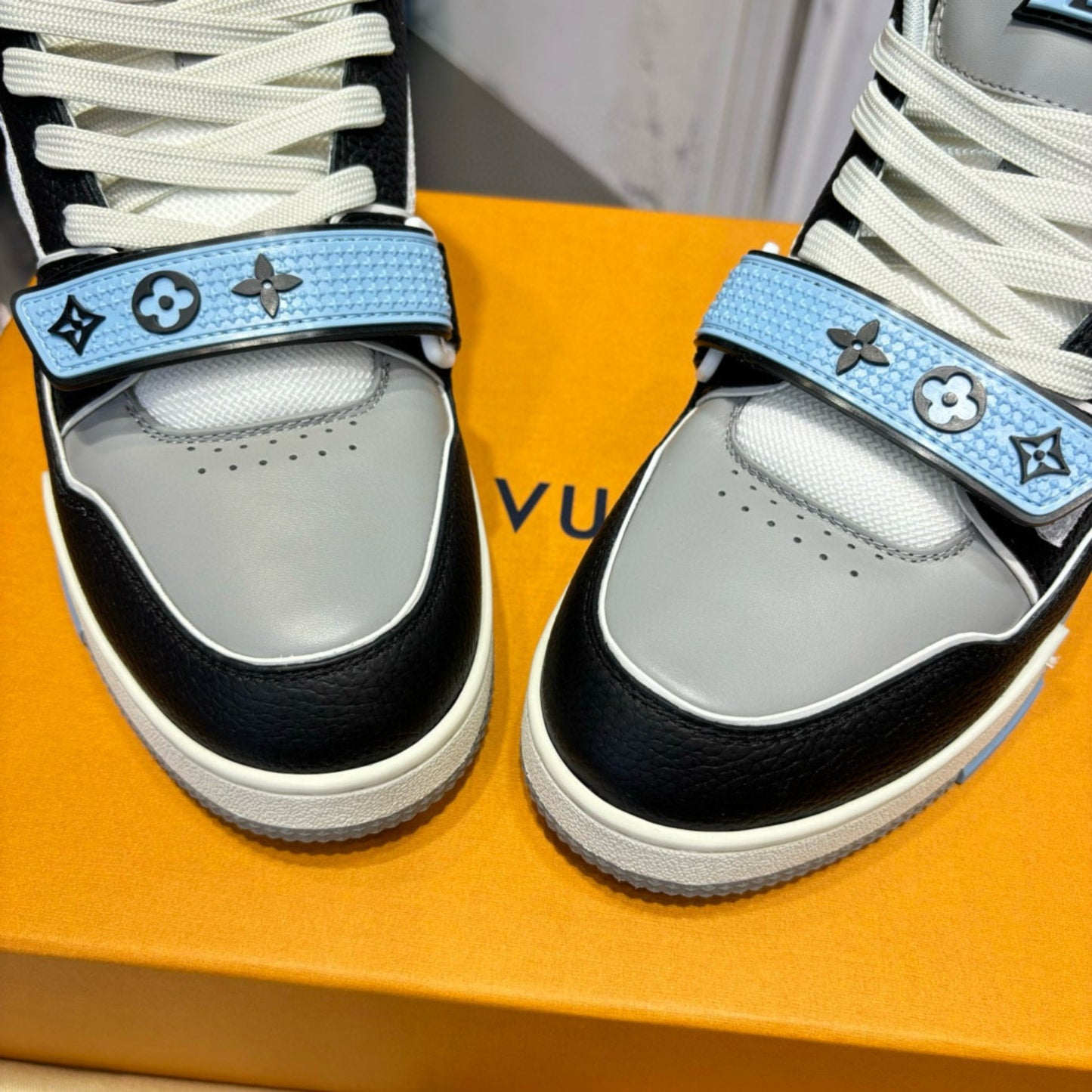 Tênis Lv Trainer Azul com Preto