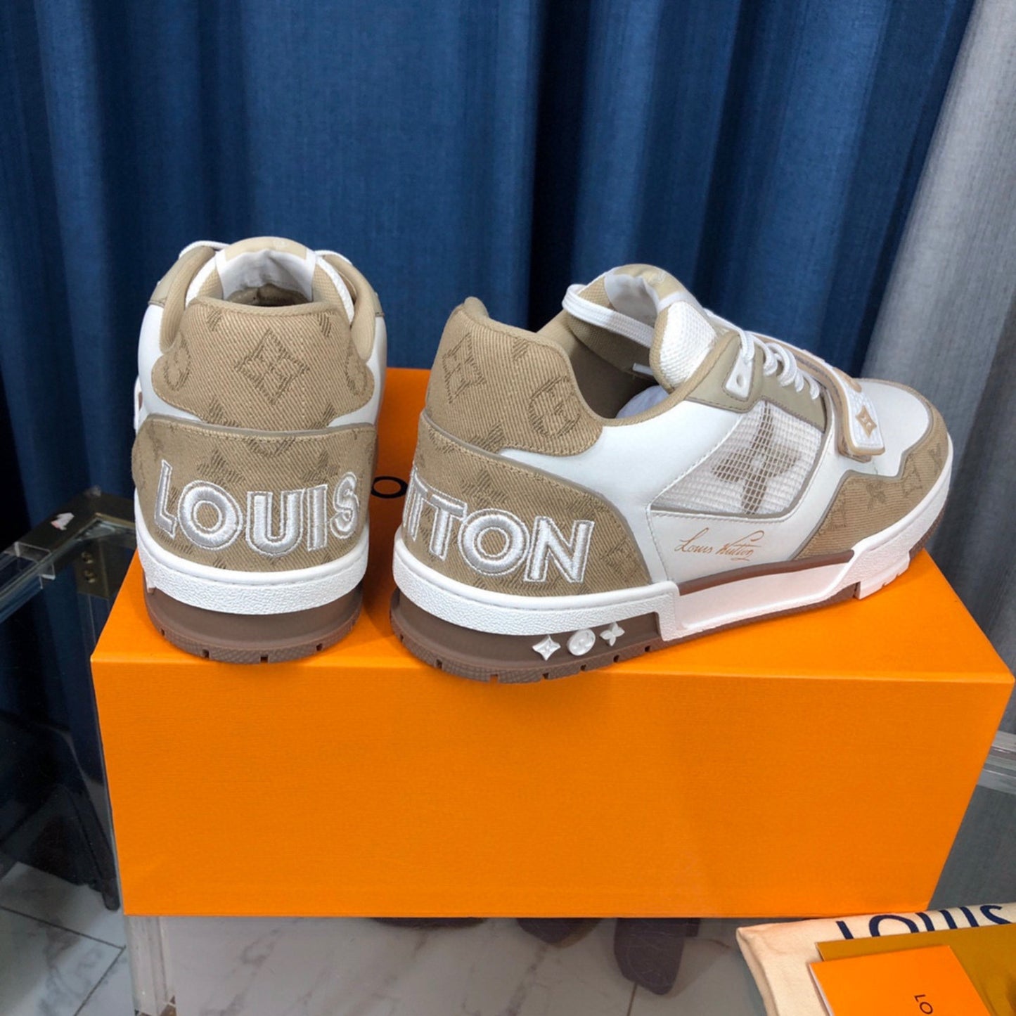 Tênis Lv Trainer Bege