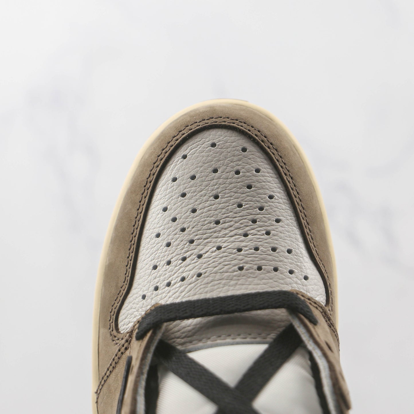 Tênis Travis Scott x AJ1 Retro High Dark Mocha