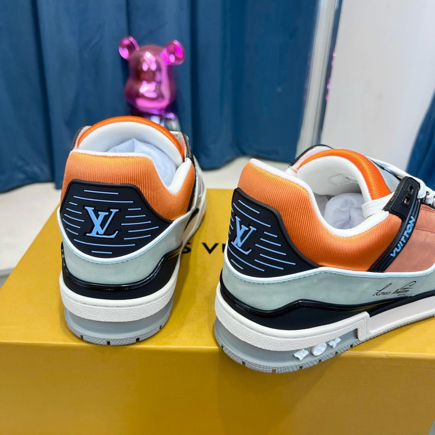 Sneaker Lv Trainer Laranja com Cinza
