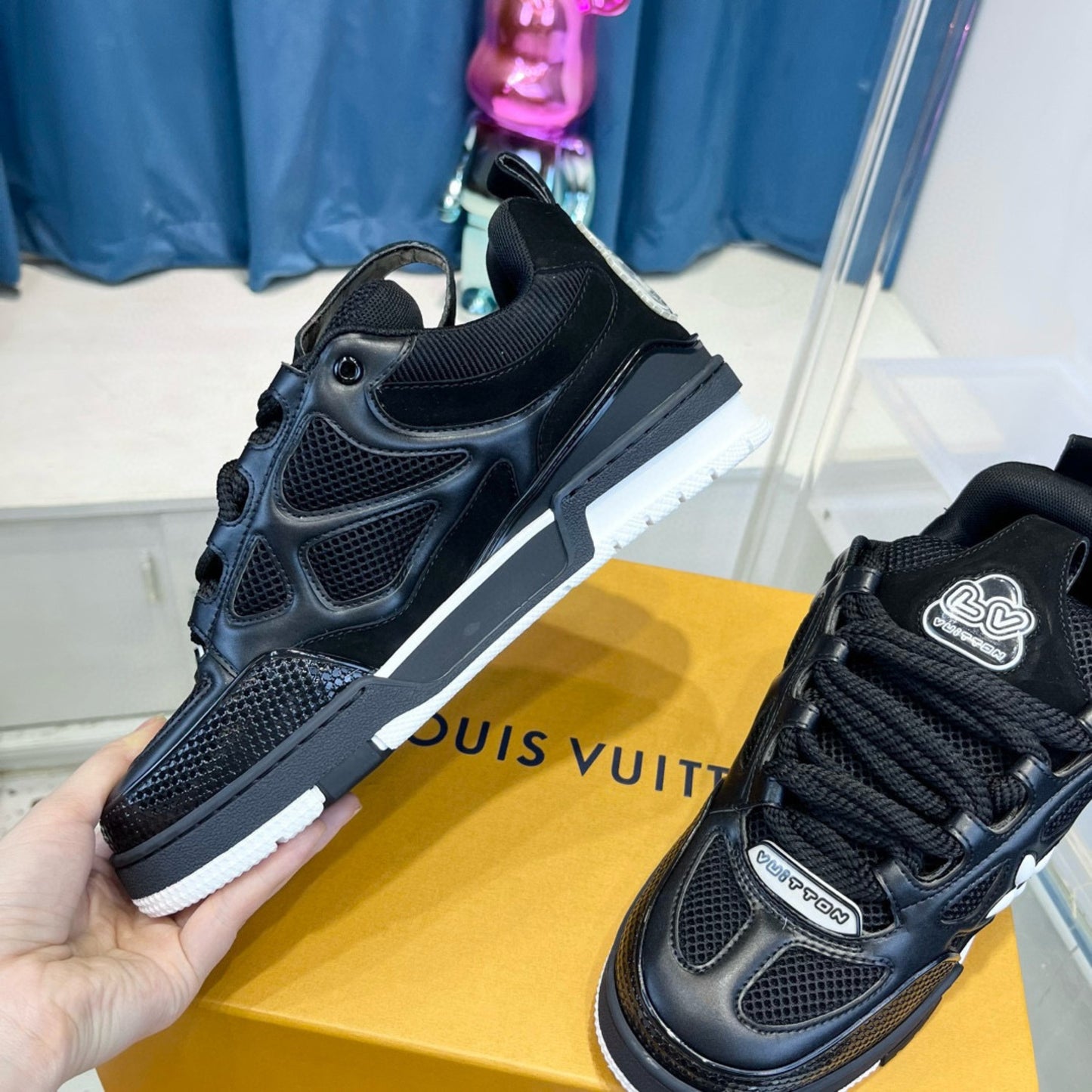 Tênis LV Skate Preto com Branco