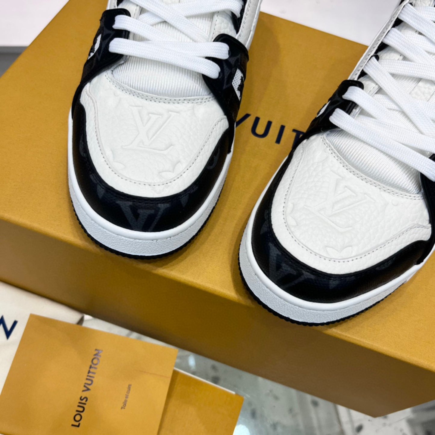 Sneaker LV Trainer Preto