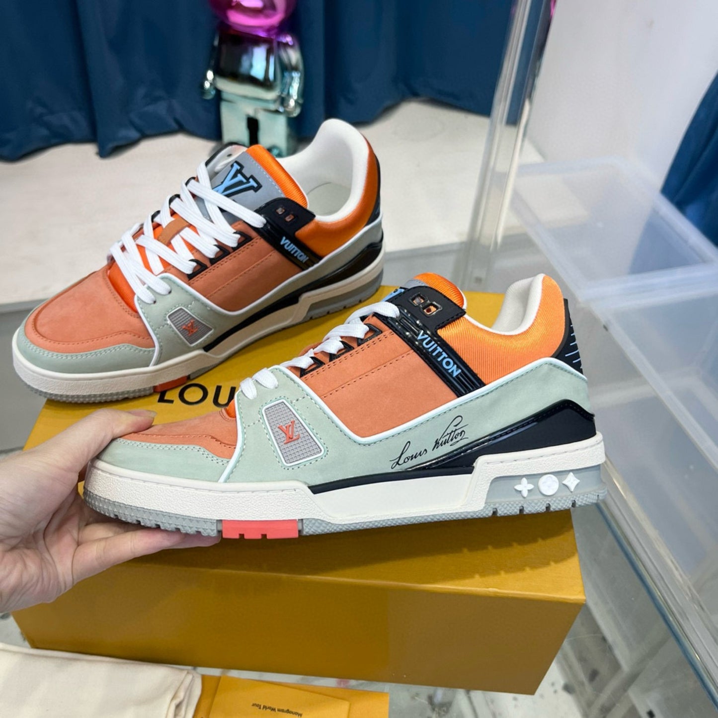 Sneaker Lv Trainer Laranja com Cinza