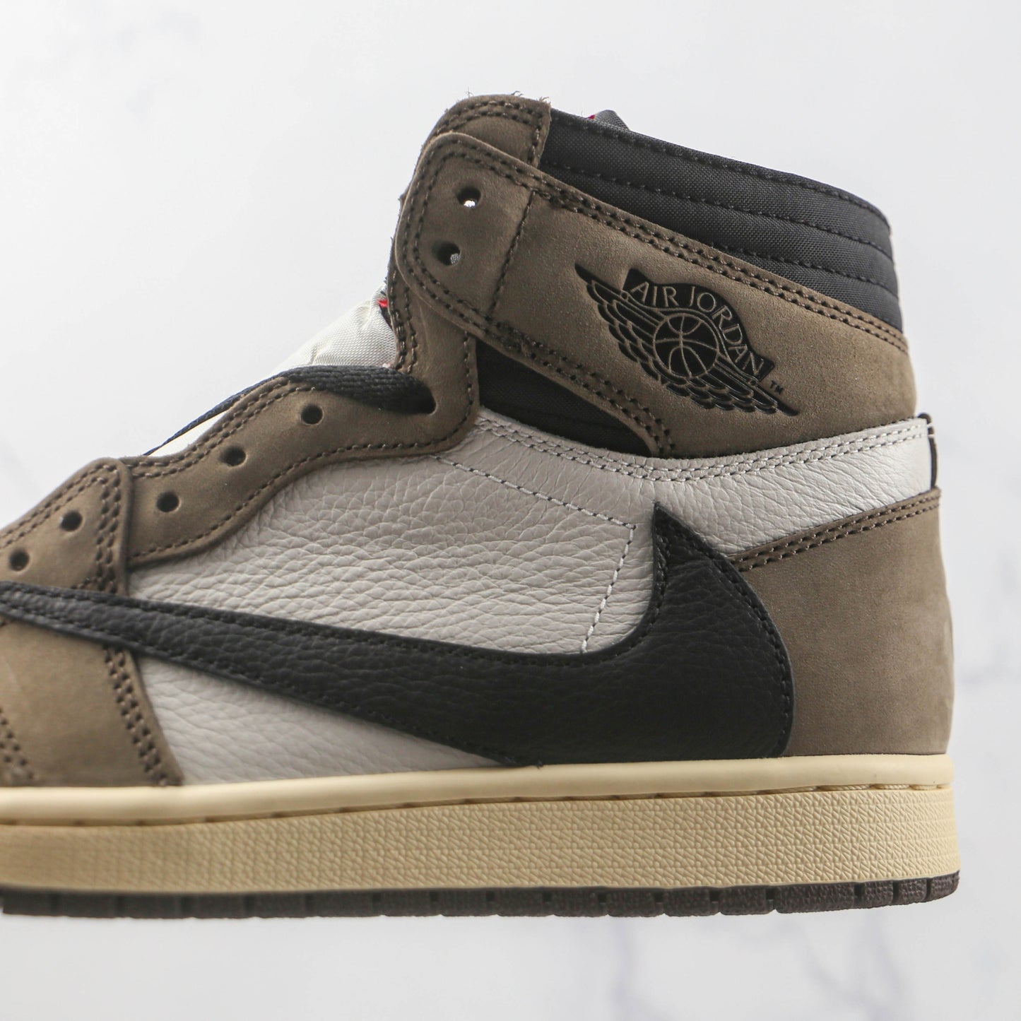 Tênis Travis Scott x AJ1 Retro High Dark Mocha