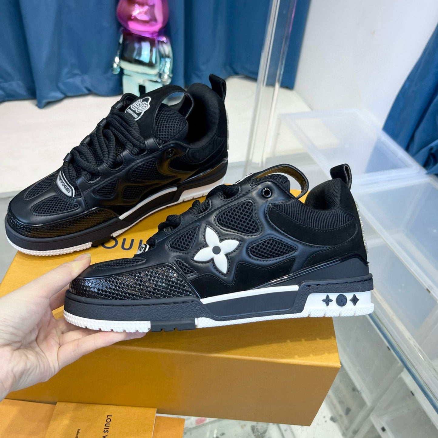 Tênis LV Skate Preto com Branco