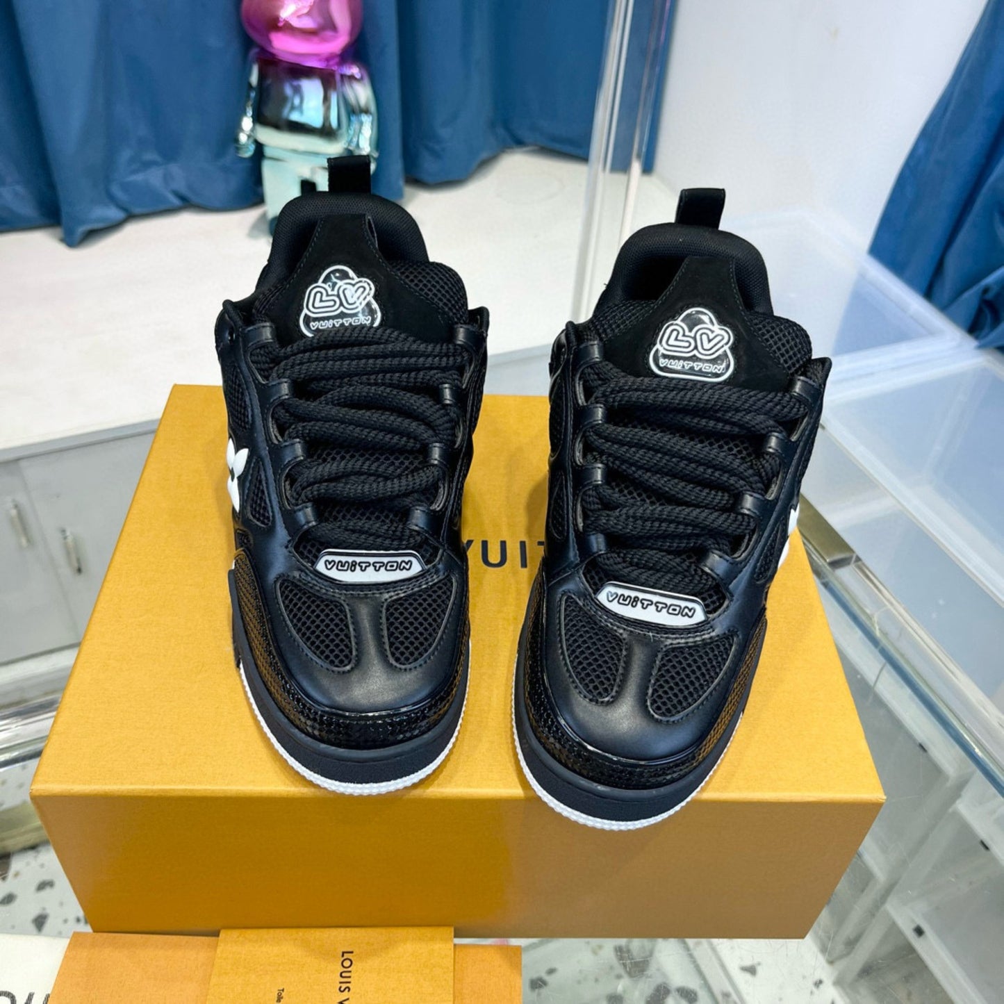 Tênis LV Skate Preto com Branco