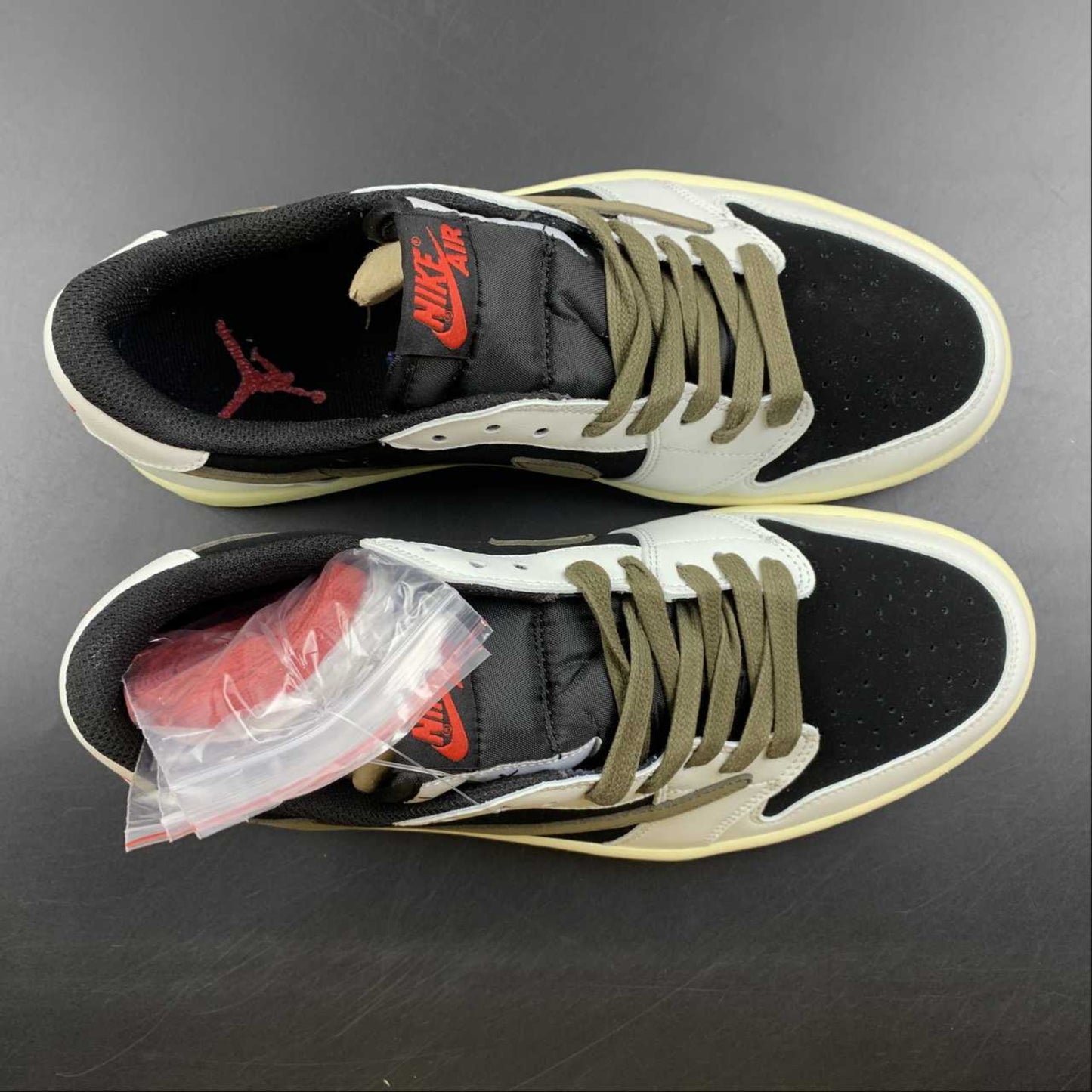 Tênis Travis Scott x AJ1 Low Olive