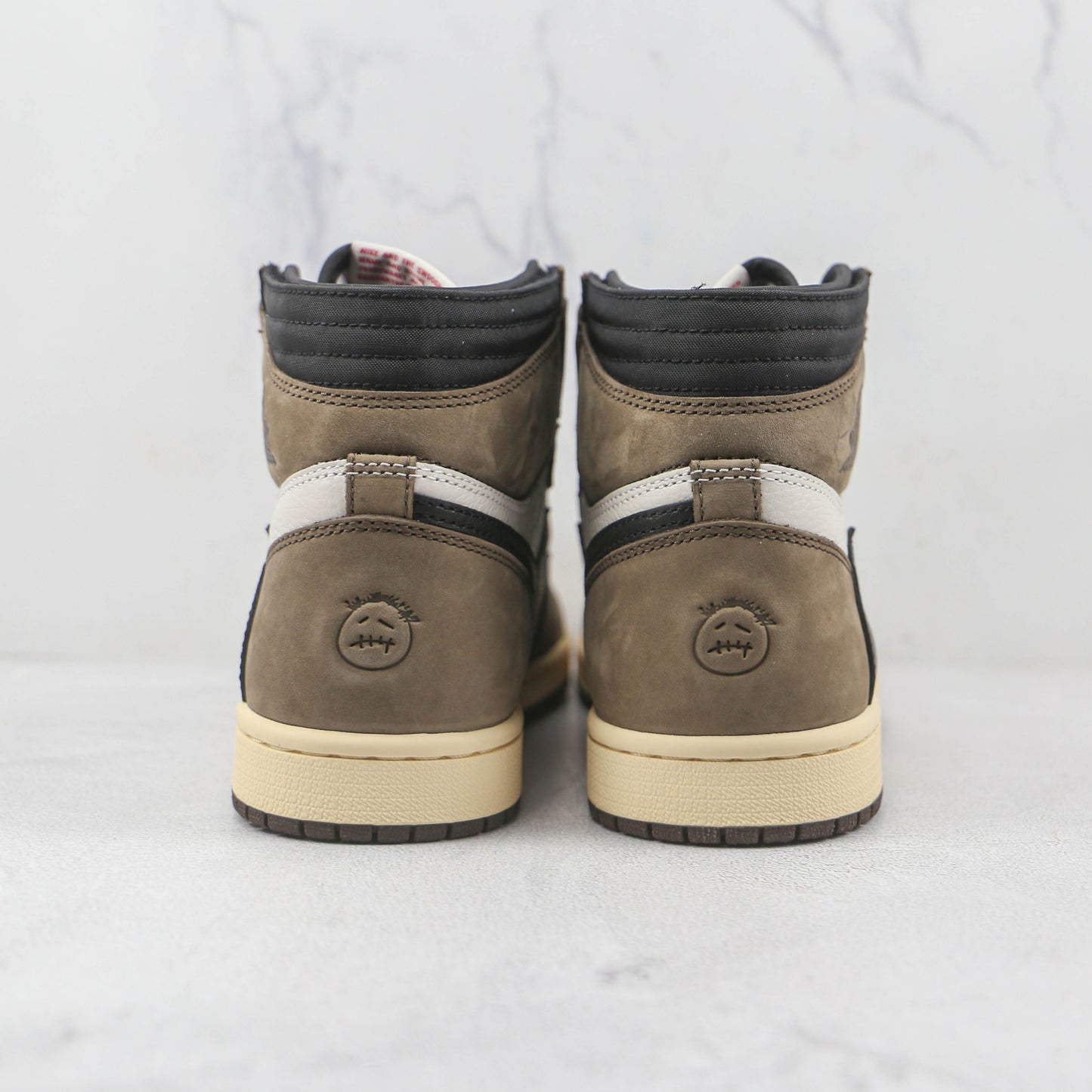 Tênis Travis Scott x AJ1 Retro High Dark Mocha