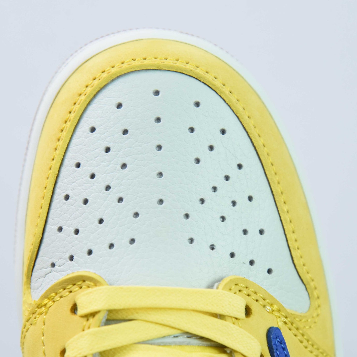 Tênis Travis Scott x AJ1 Low OG Canary