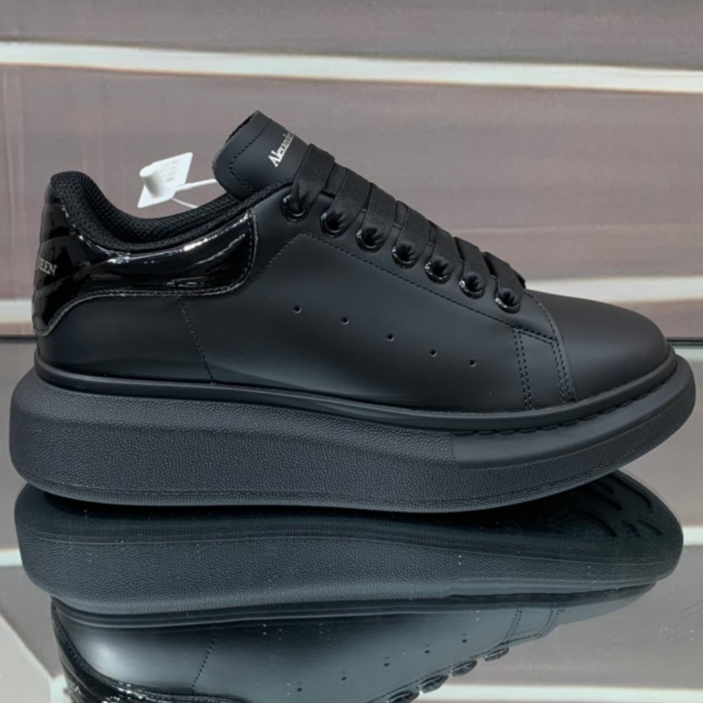 Tênis A Mcq Oversized Couro Preto #1