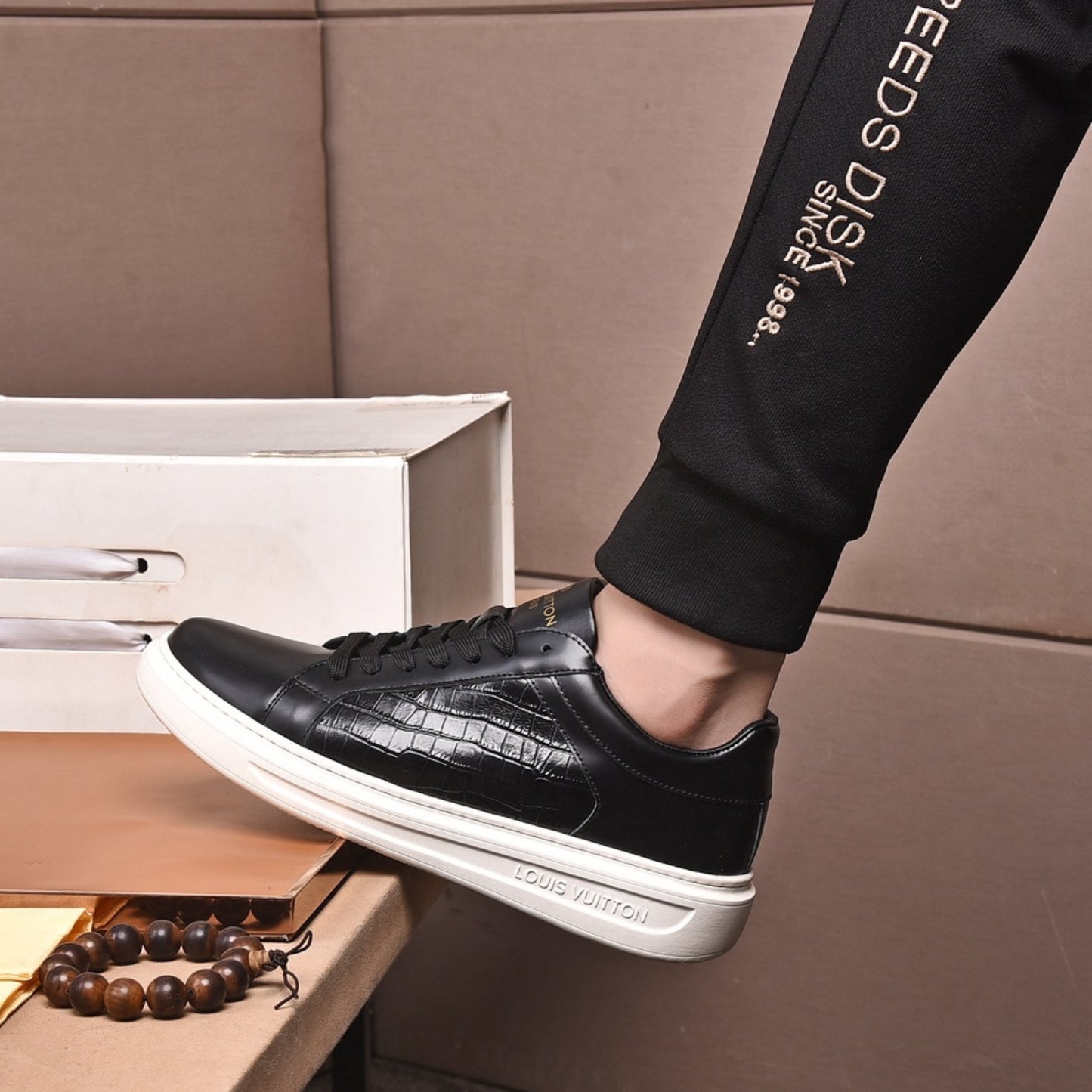 Tênis LV Beverly Hills Couro com detalhes