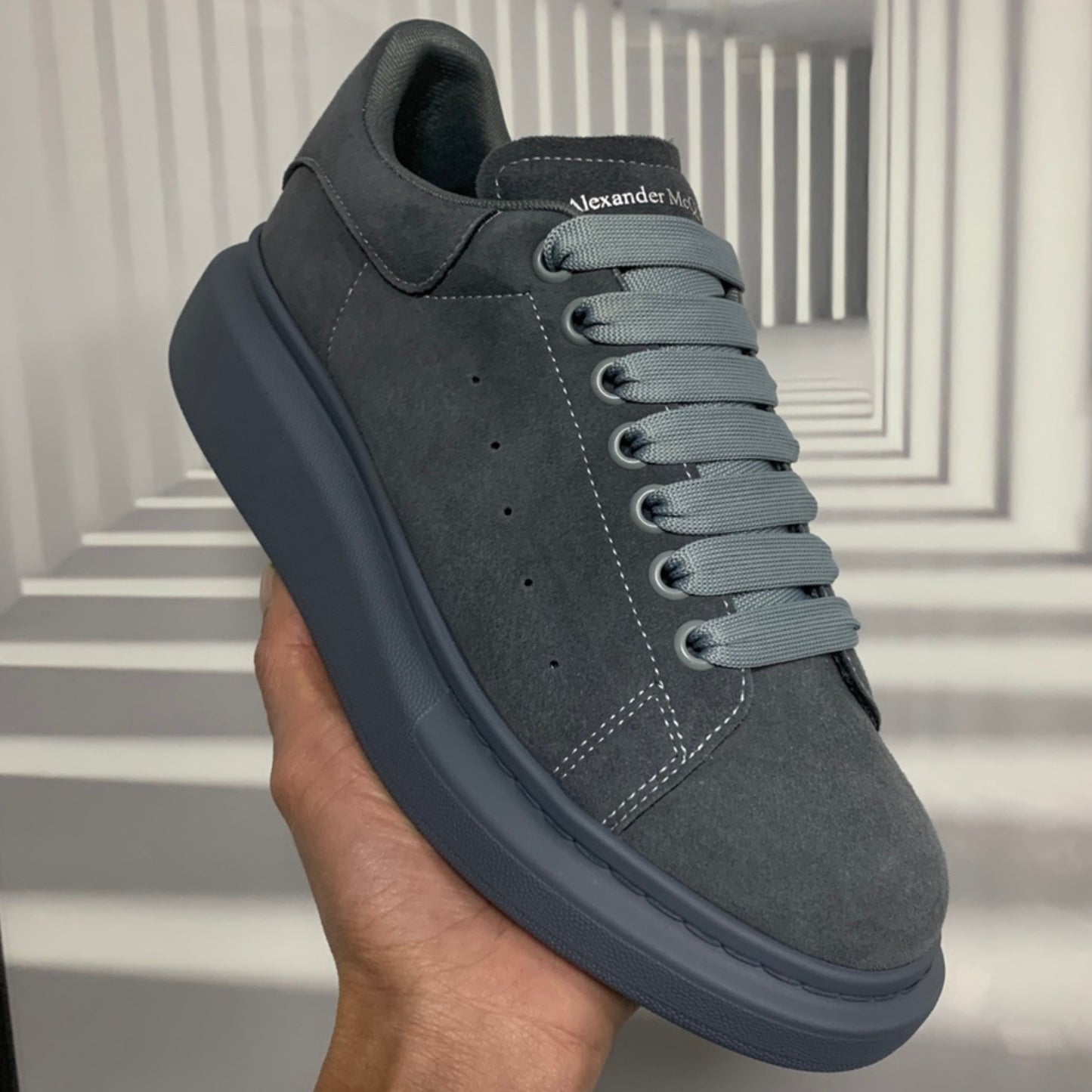 Tênis A Mcq Oversized Couro Cinza