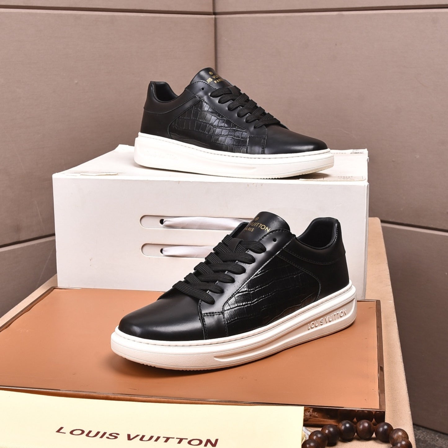 Tênis LV Beverly Hills Couro com detalhes