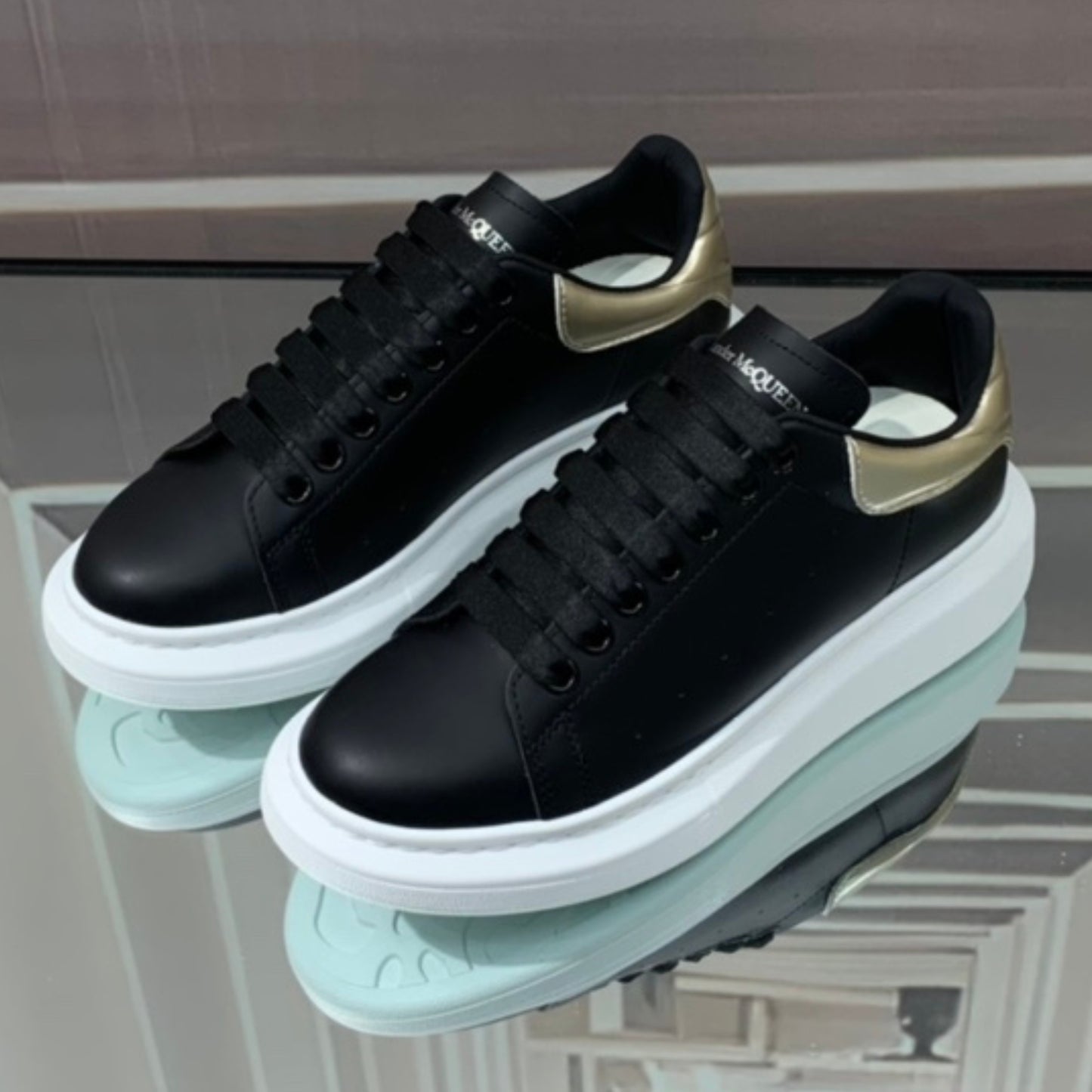 Tênis A Mcq Oversized Couro Preto #2