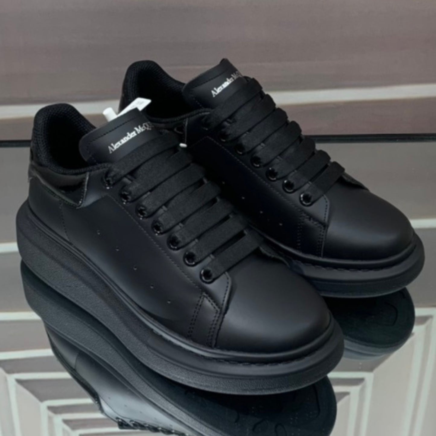 Tênis A Mcq Oversized Couro Preto #1