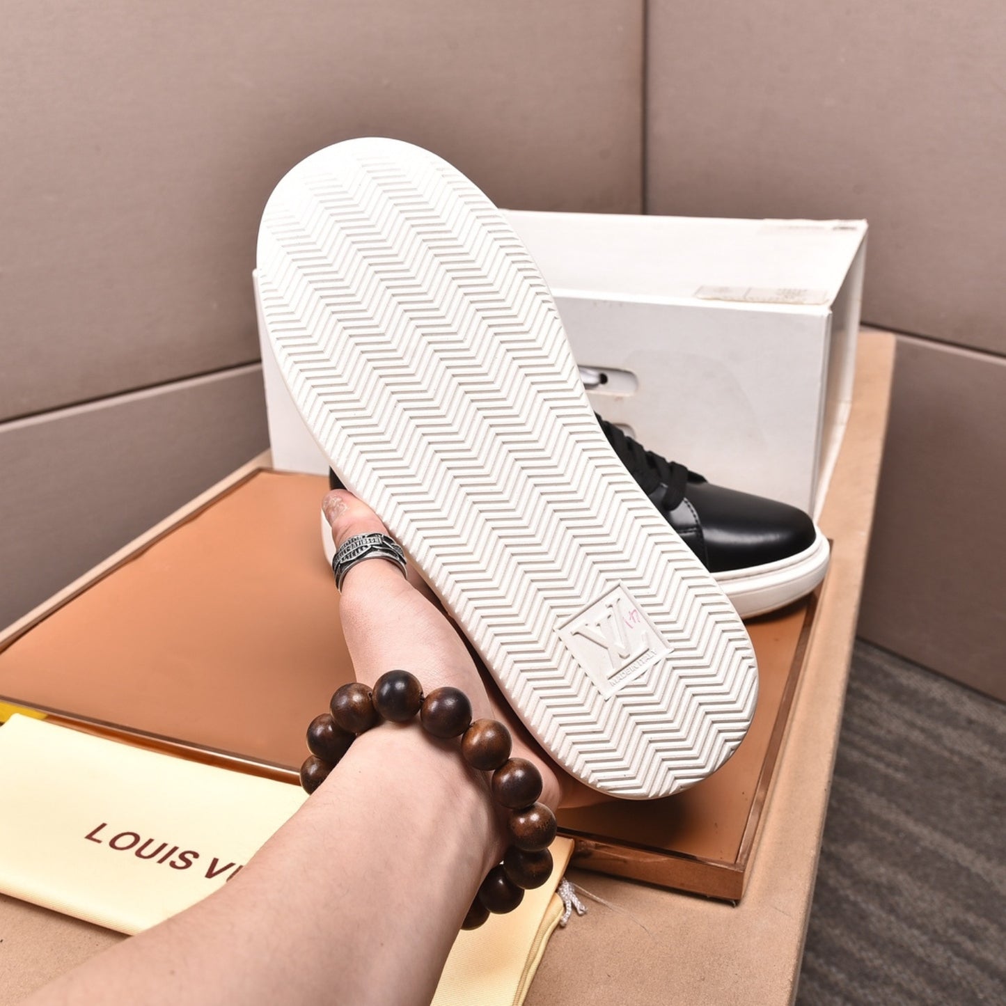 Tênis LV Beverly Hills Couro com detalhes